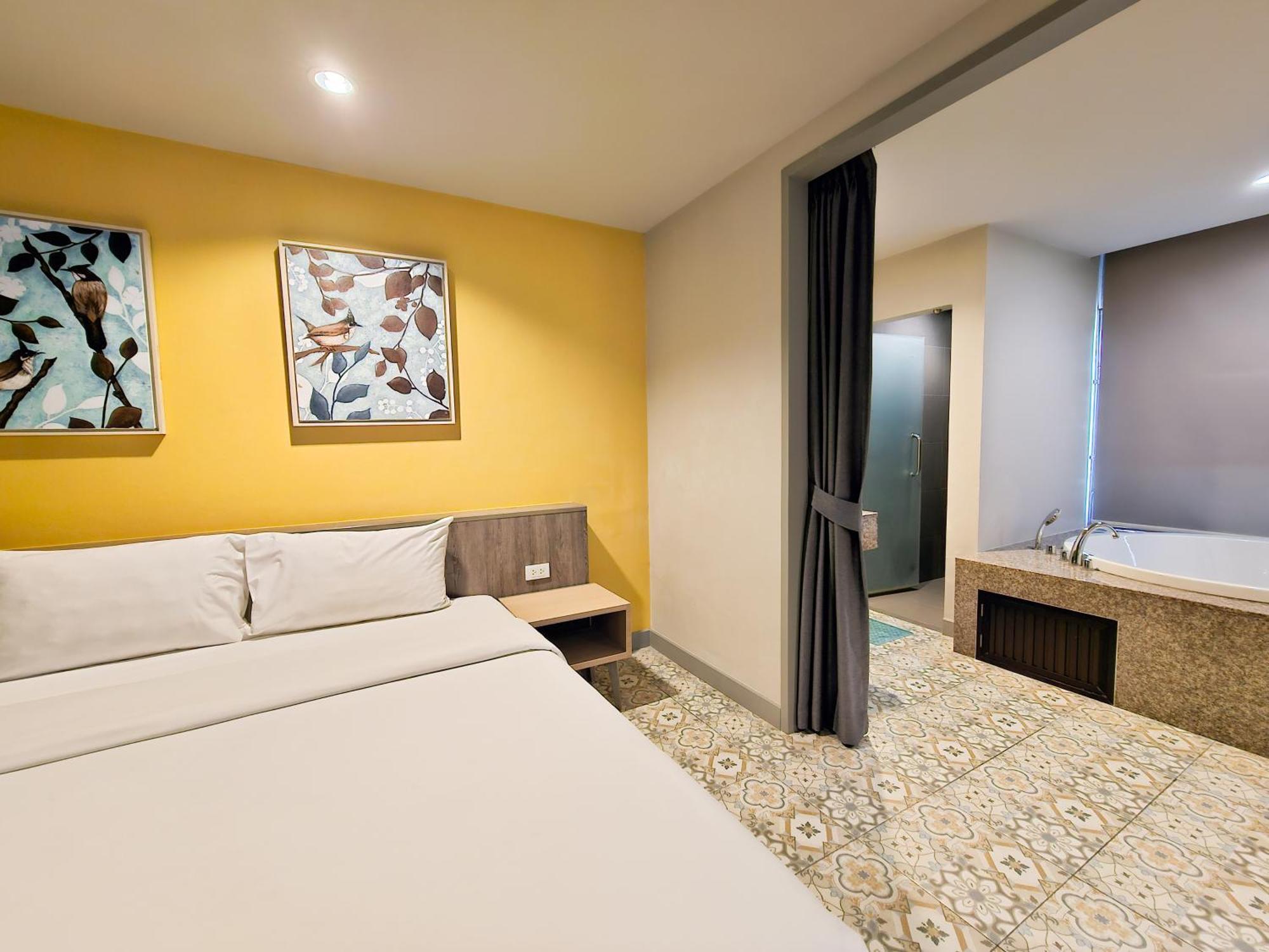 Recenta Suite Phuket Suanluang Εξωτερικό φωτογραφία
