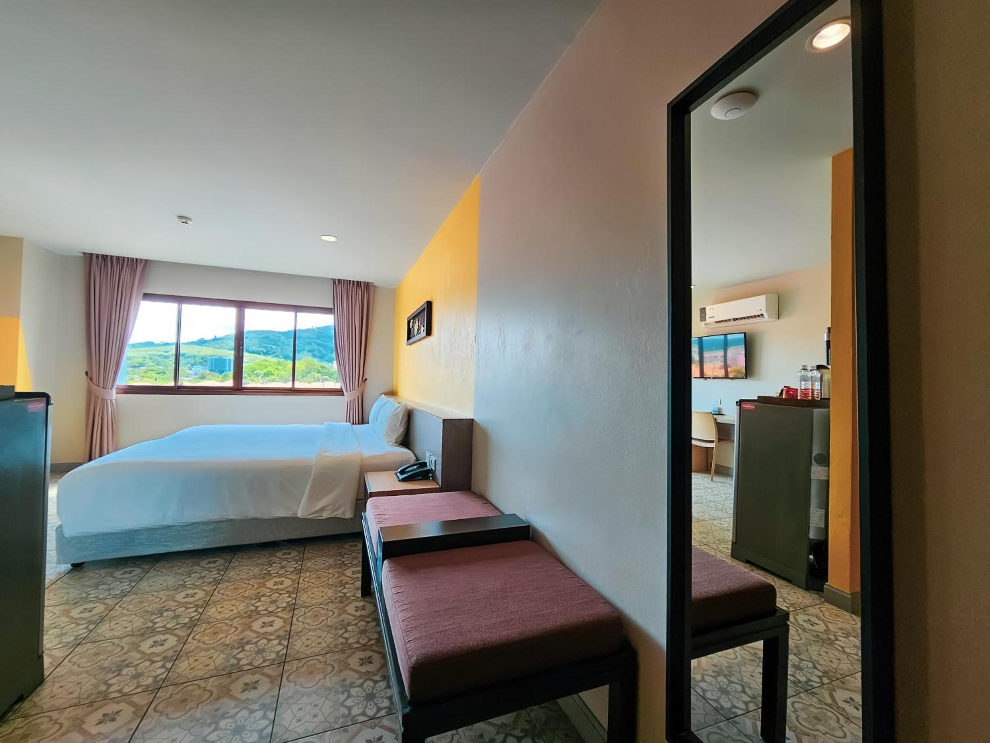 Recenta Suite Phuket Suanluang Εξωτερικό φωτογραφία