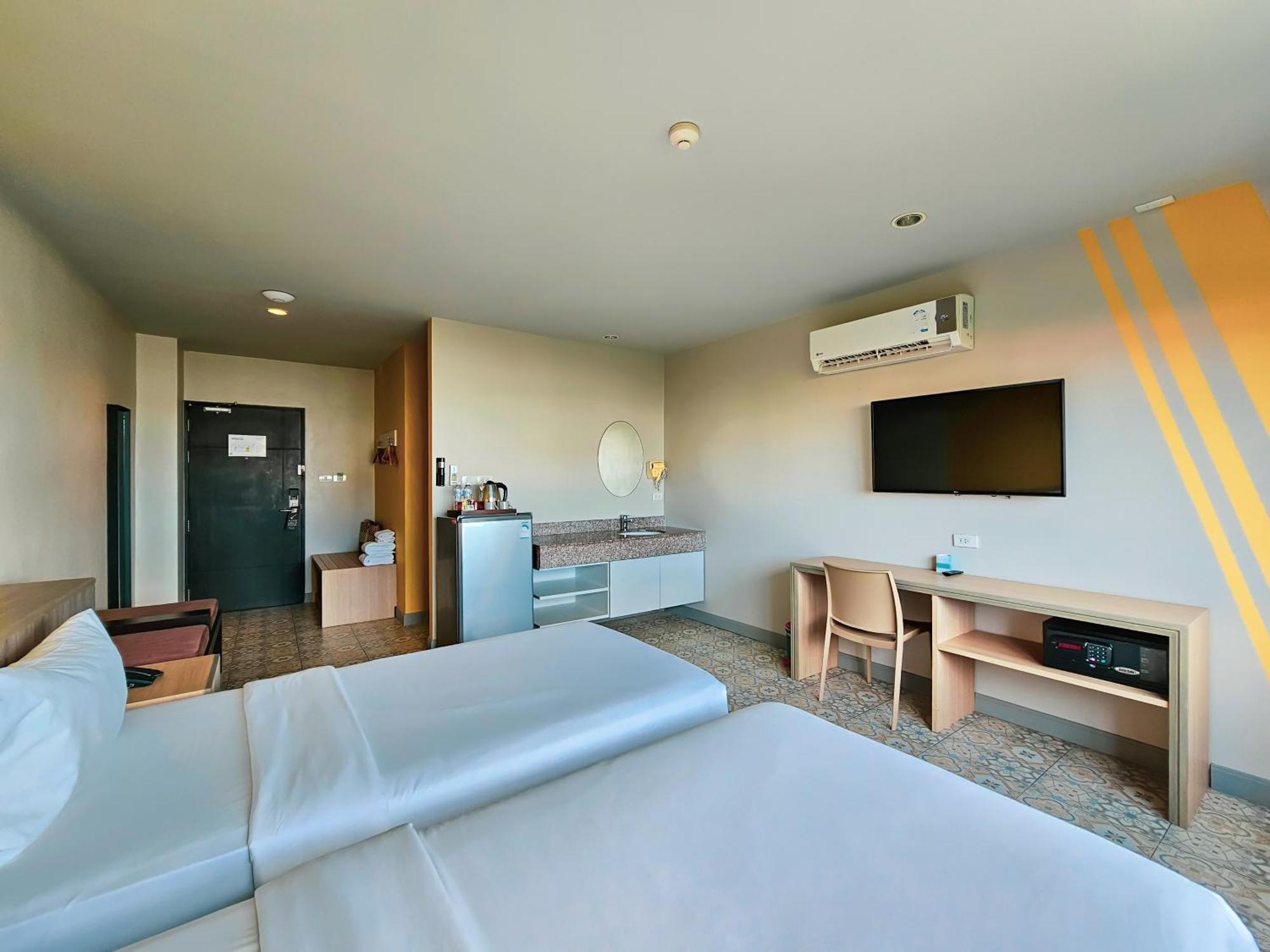 Recenta Suite Phuket Suanluang Εξωτερικό φωτογραφία