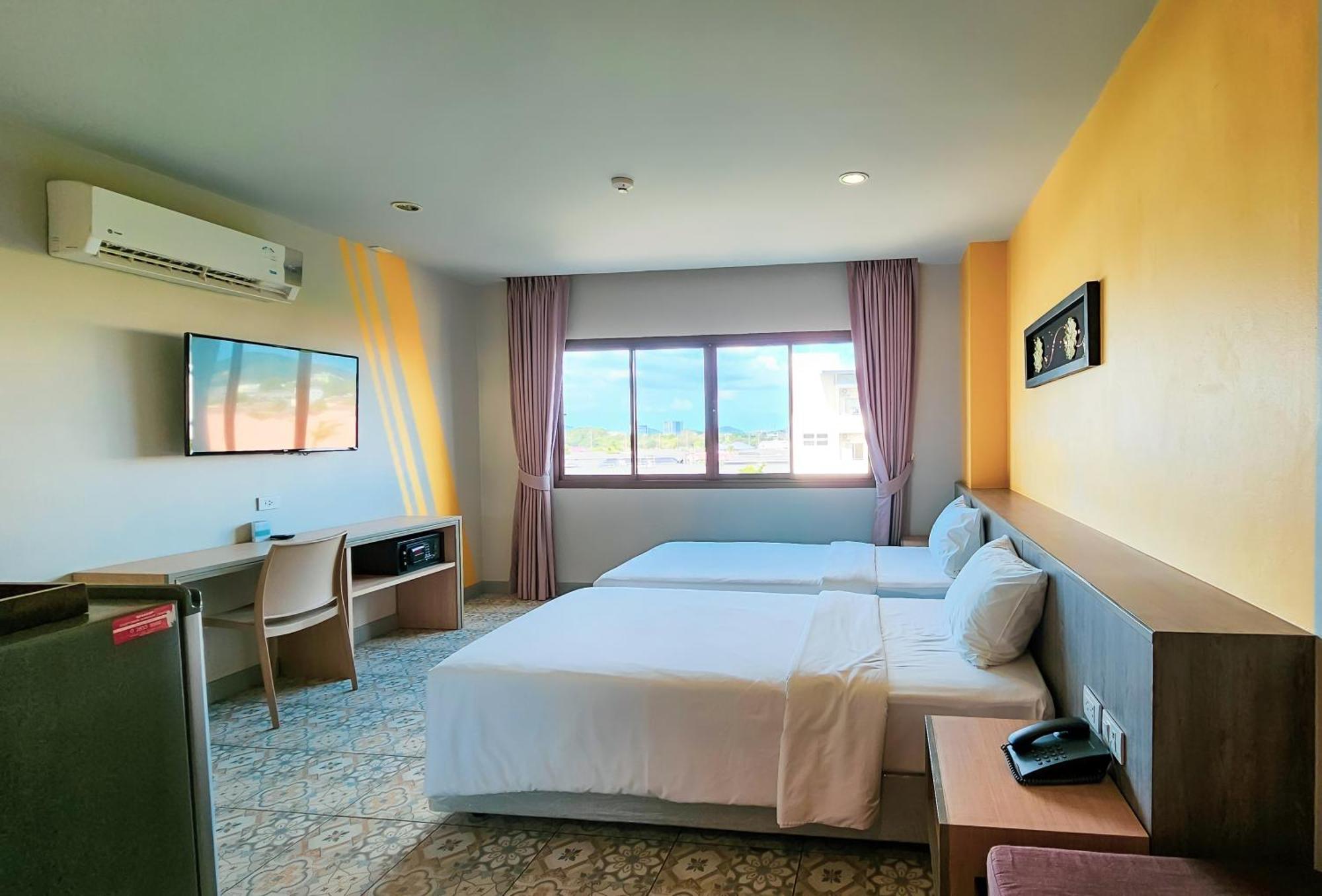 Recenta Suite Phuket Suanluang Εξωτερικό φωτογραφία