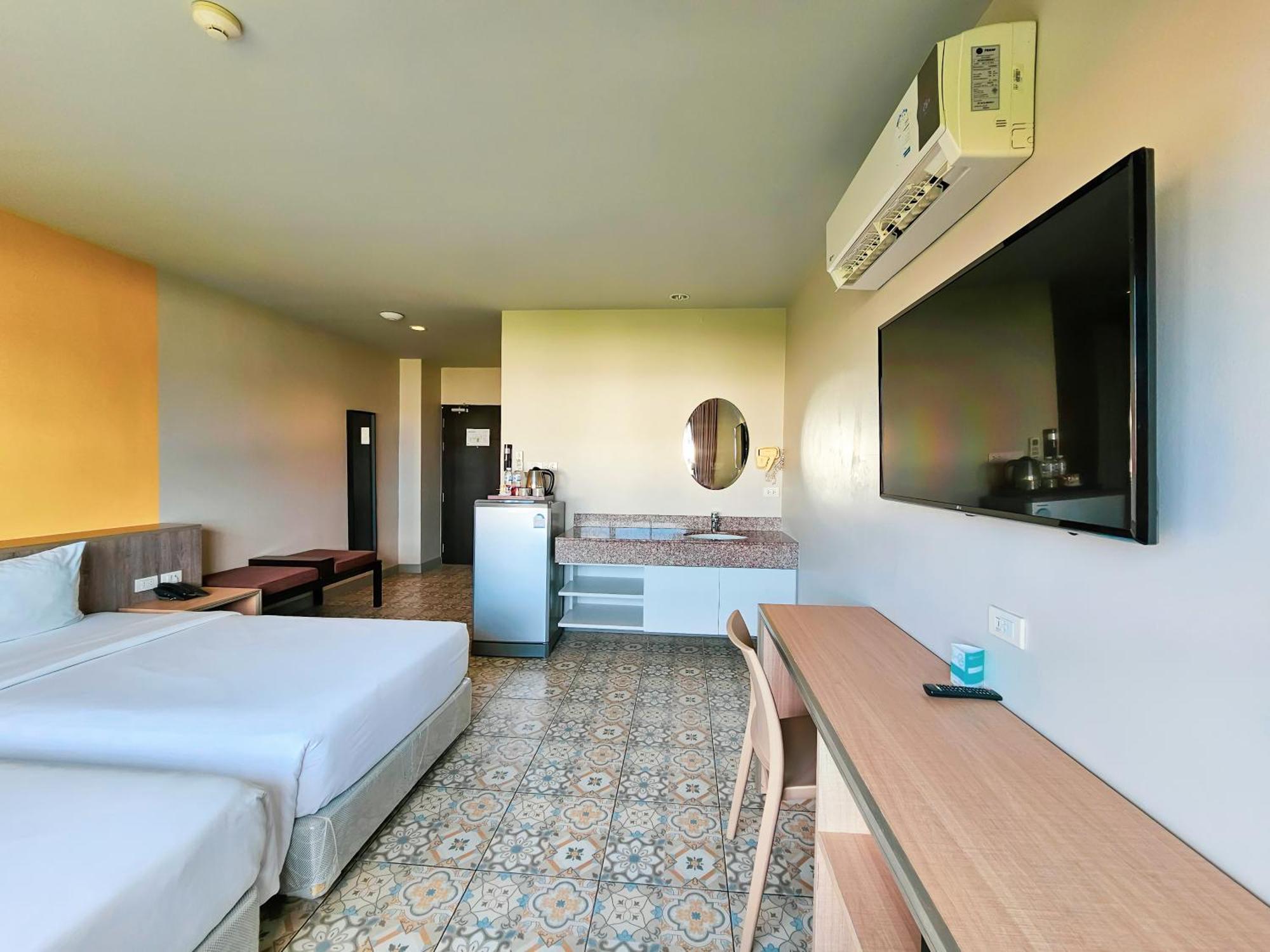 Recenta Suite Phuket Suanluang Εξωτερικό φωτογραφία