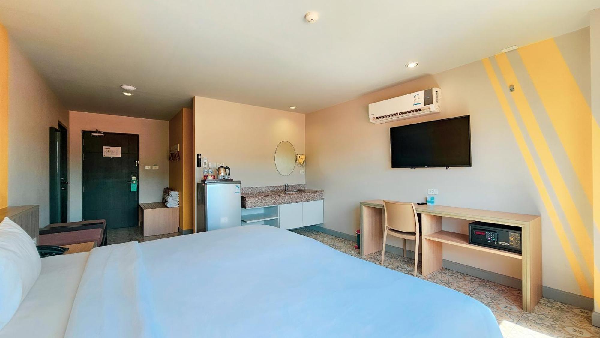 Recenta Suite Phuket Suanluang Εξωτερικό φωτογραφία